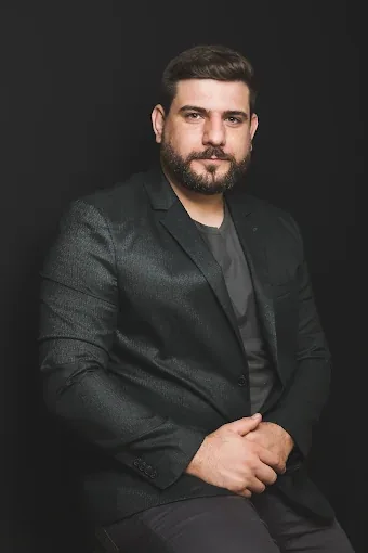 Vinicius Égea, hipnoterapeuta e terapeuta integrativo